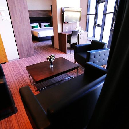 Le Zenith Hotel Oran Buitenkant foto