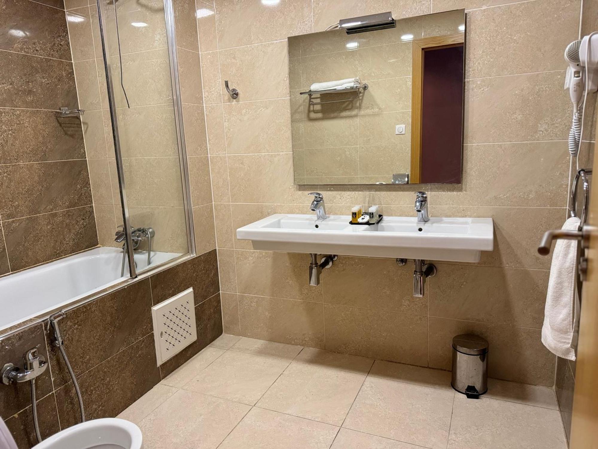 Le Zenith Hotel Oran Buitenkant foto